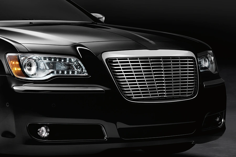 די אַוטאָמאָטיווע גריל: ווו דיזיין אידענטיטעט מיץ ינזשעניעריע פּרעסיסיאָן